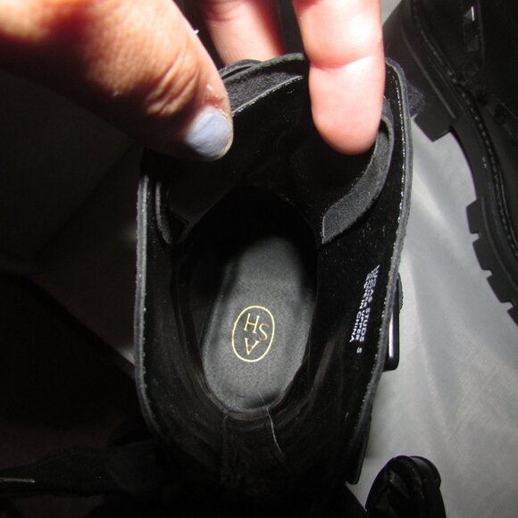 Black Ash Lewis Studded Boot Size 39 New No Tags W/ Dust Bag - Picture 4 of 8